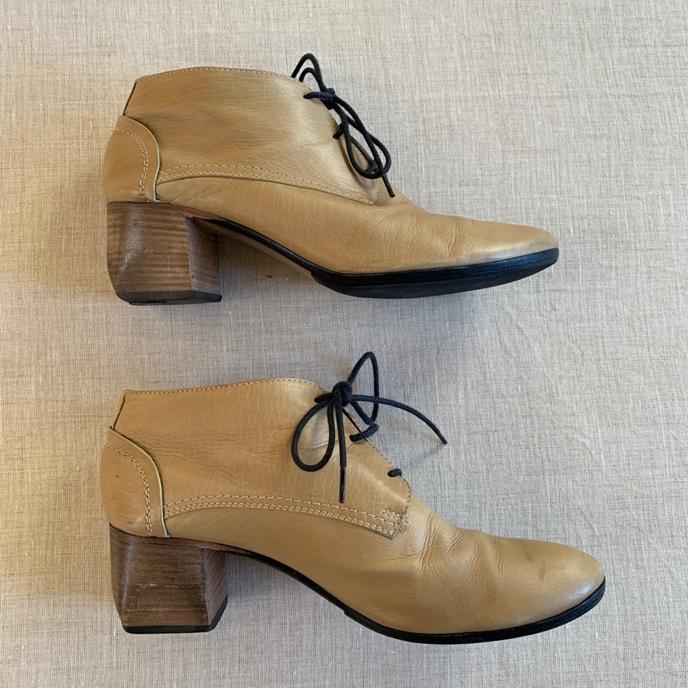 Costume National Tan Leather Oxford Shoes - 39.5